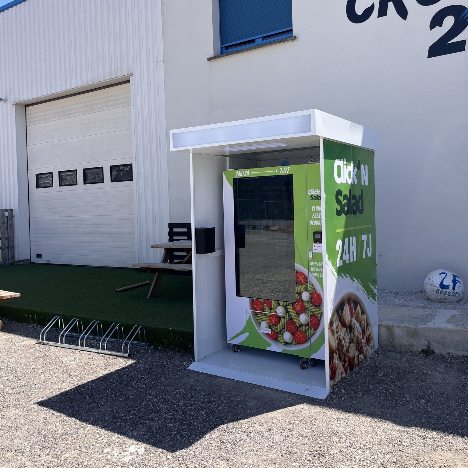 France Case Study: Scaling 24/7 Streetside Fresh Dining with an Elevator Food Vending Machine